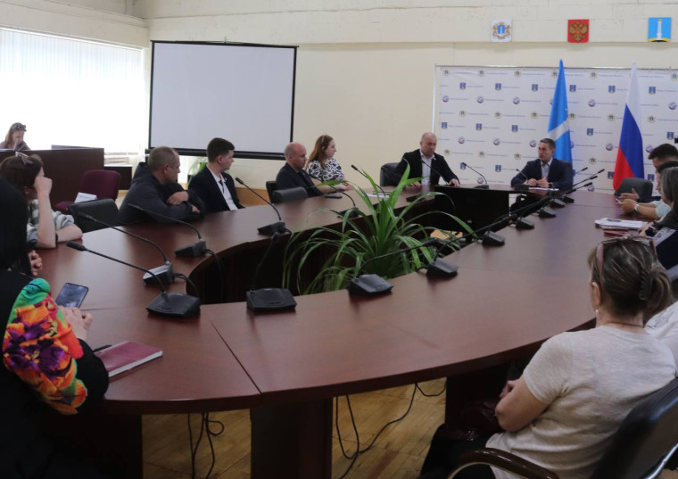 В Ульяновске обсудили планы по благоустройству сквера Антонова.