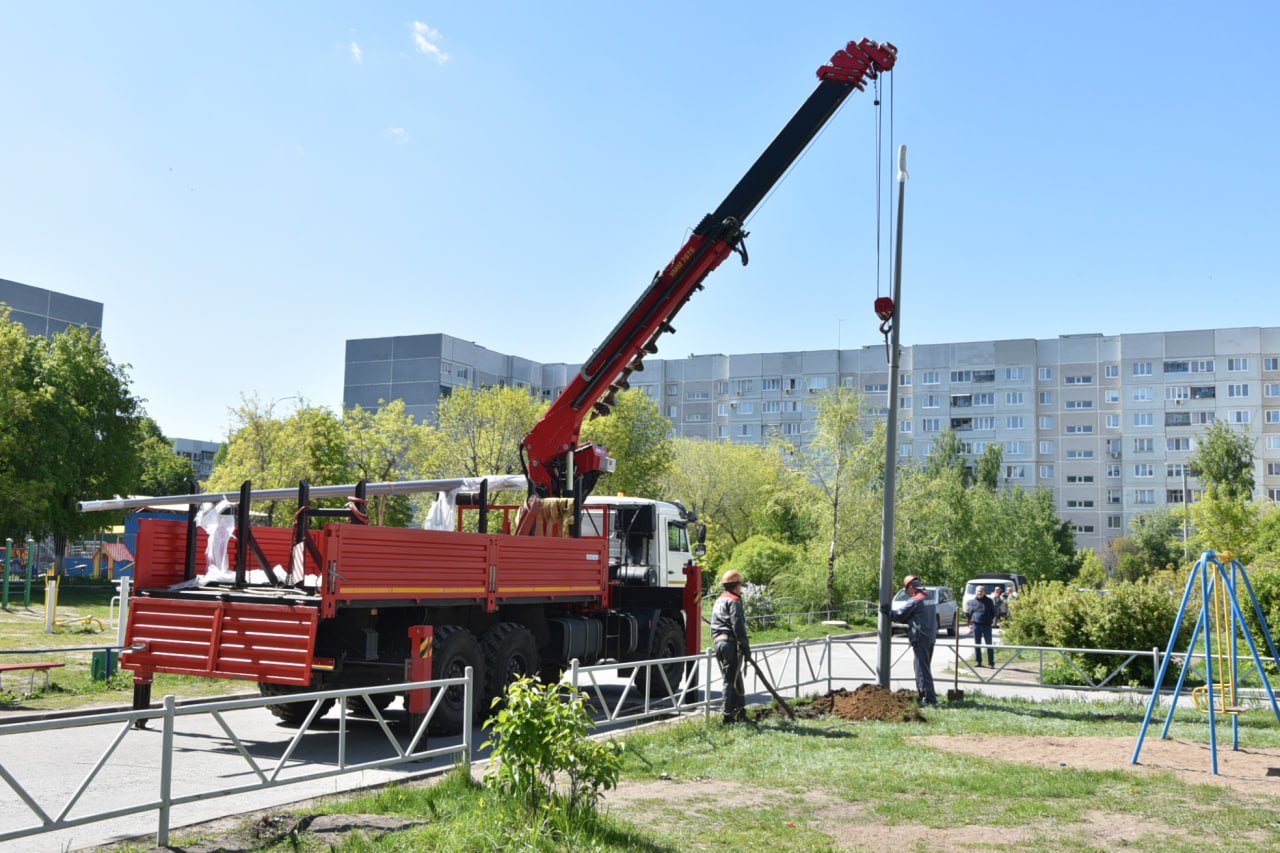 В Ульяновске установили композитные опоры освещения в Заволжье.