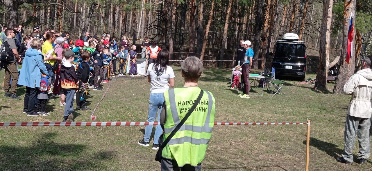 В оврагах около стадиона &quot;Заря&quot; прошли соревнования по спортивному туризму на пешеходных дистанциях..