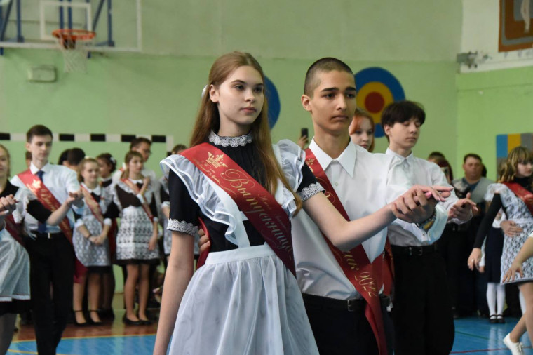 Последний звонок в Ульяновске прозвенит более чем для восьми тысяч выпускников. Последний звонок в Ульяновске прозвенит более чем для восьми тысяч выпускников.
